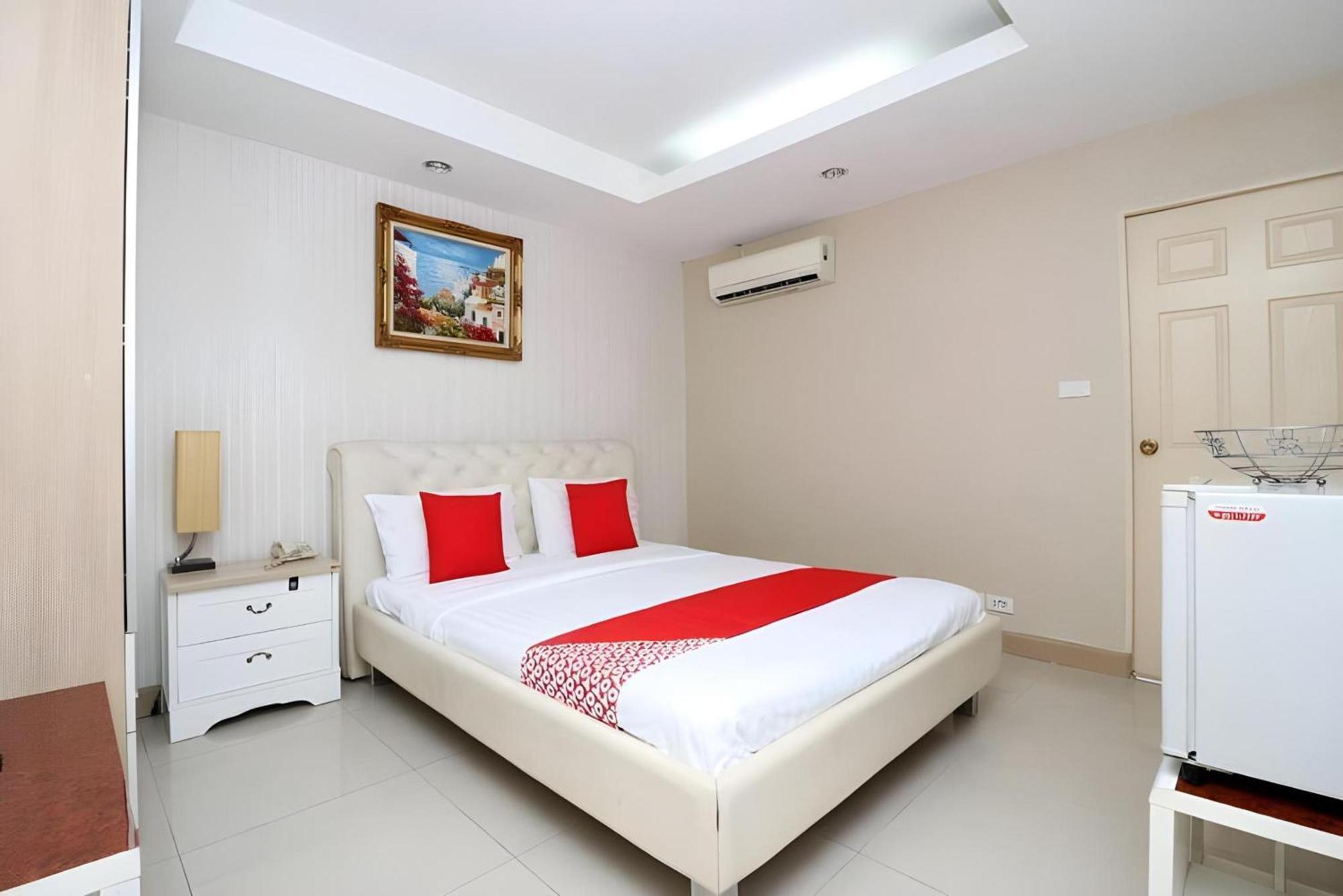 Diamond Residence Silom Bangkok Exterior photo
